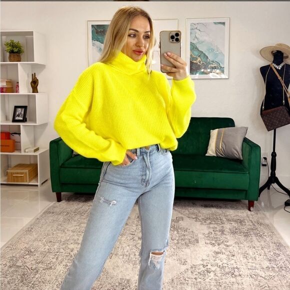 NWOT Cloud Chaser Neon Yellow Sweater Large - Picture 1 of 3